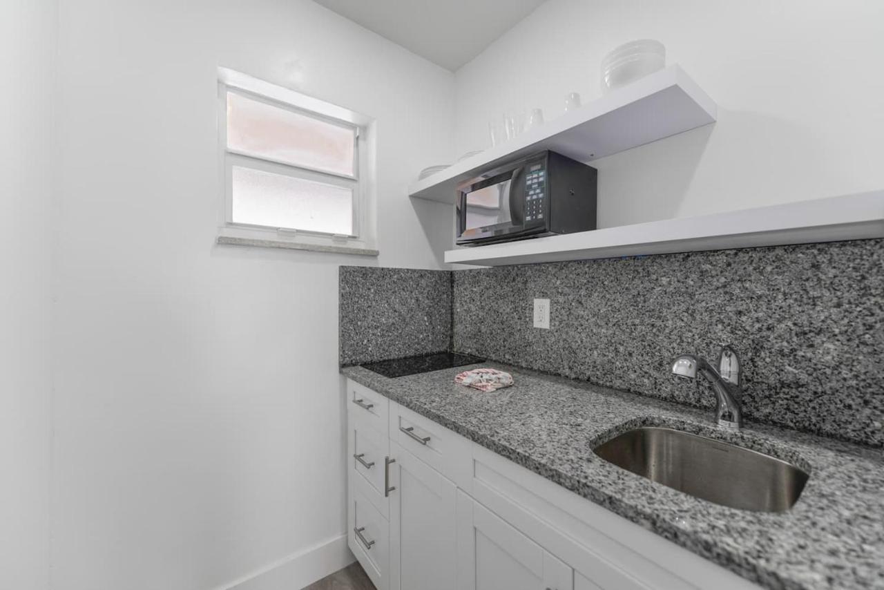 Fantastic 1 Bedroom With Pool Steps From The Beach #43 Hollywood Exterior photo